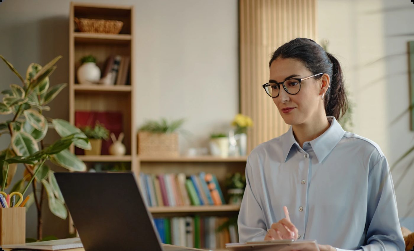 Therapist or counselor earning CE credits through accredited online continuing education